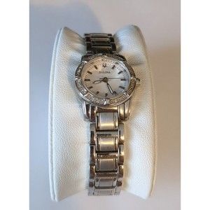 Beautiful Bulova Women's silver tone and diamond watch 96R156 $325 retail